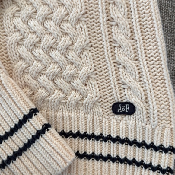 Abercrombie and Fitch sweater - Picture 3 of 4